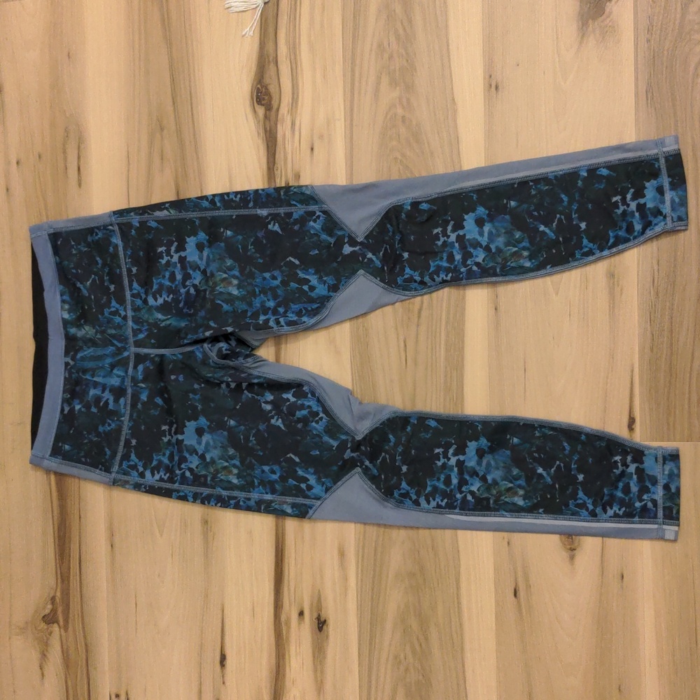 Pristine Lululemon Running In The City Floral 7/8 Tight Size 6
